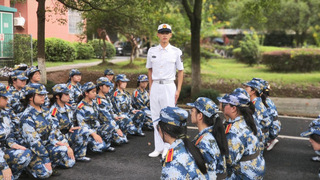 【重回校园，海军学长尽心尽责 ...